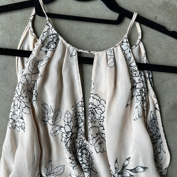 LUSH silky floral tank - Picture 3 of 5